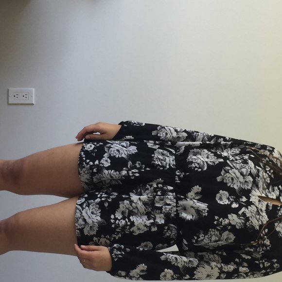 Floral long-sleeve romper - Picture 3 of 5